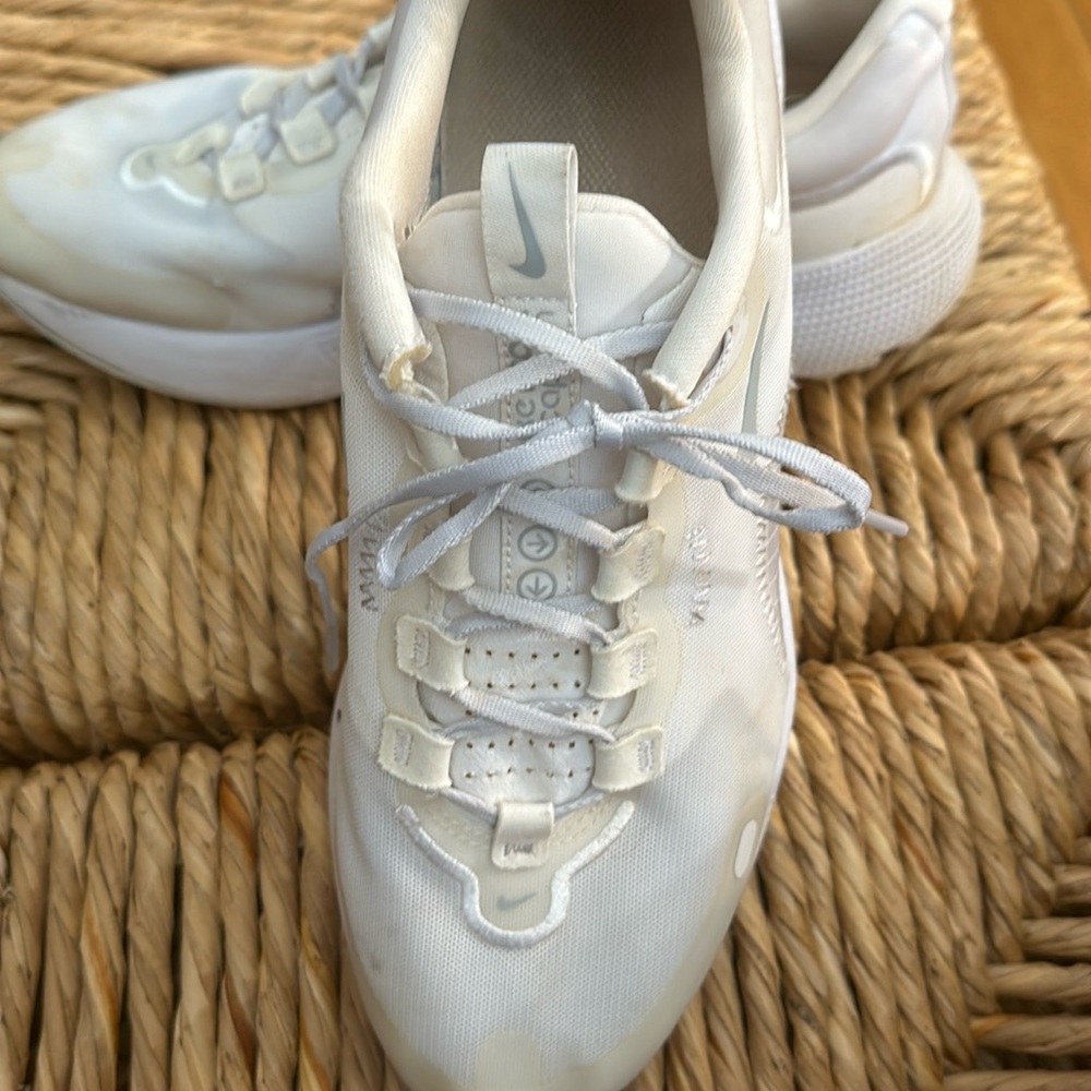 Women’s Nike React escape rn white, size 11